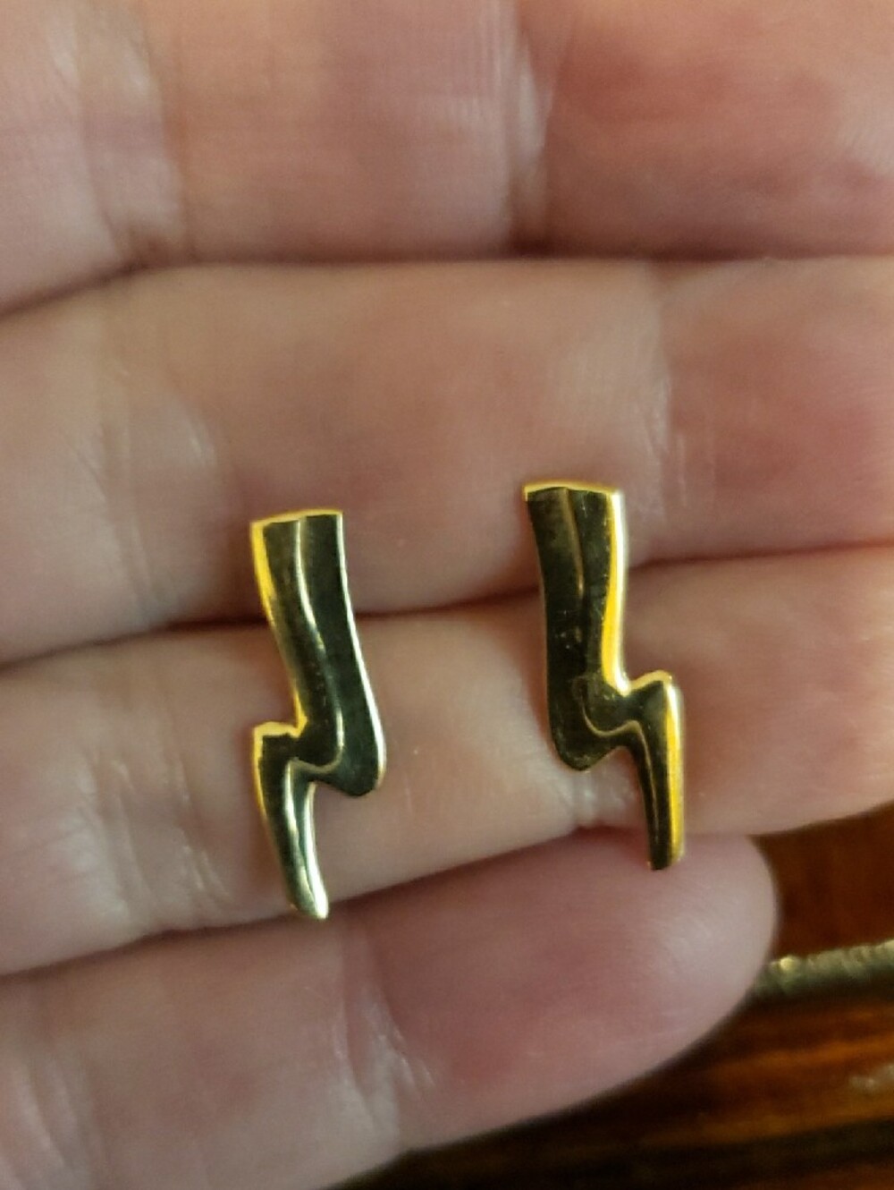 Gold Wavy Accent Mother-of-Pearl Round Stud Earrings - Can Wear Gold  Separated - Picture 4 of 10